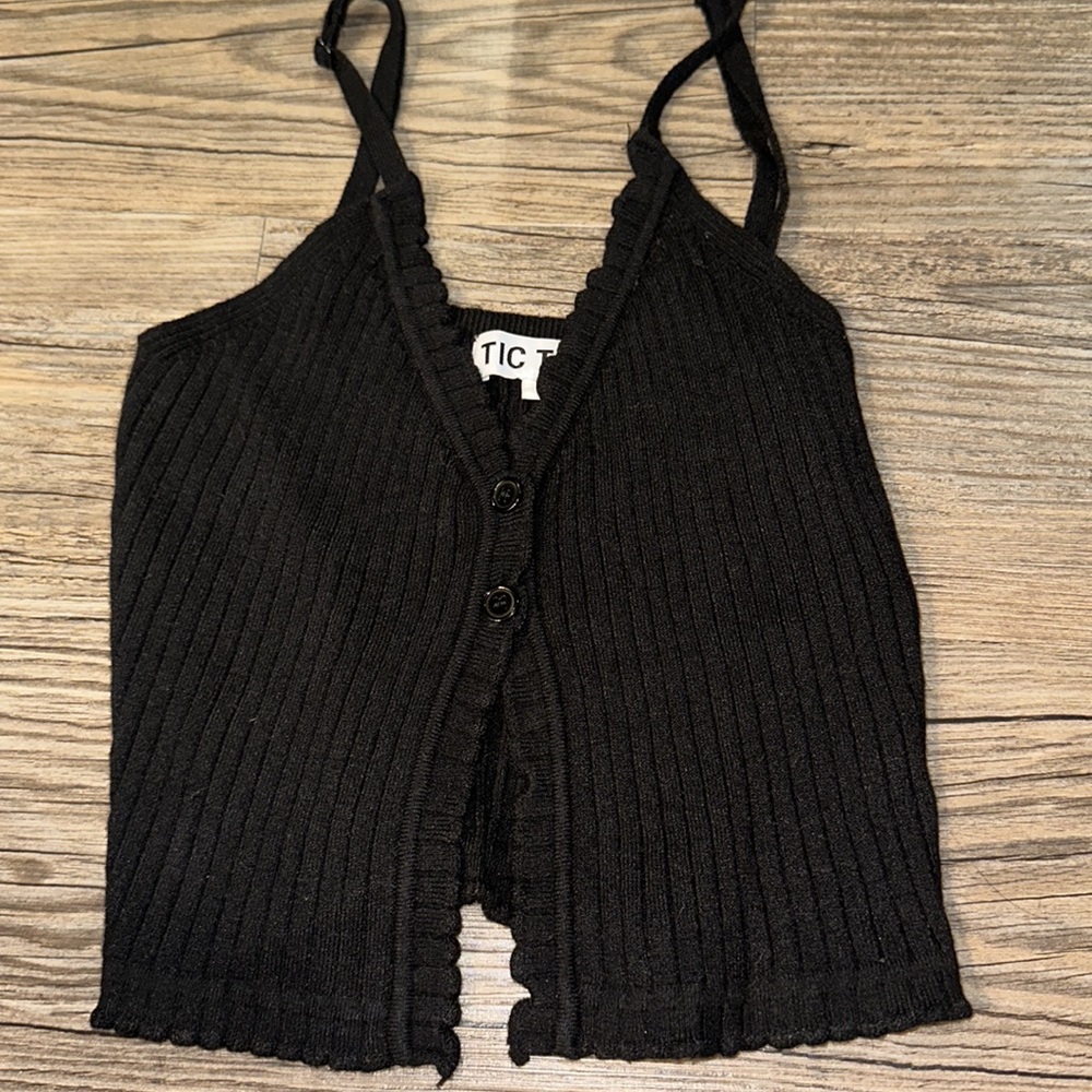Black crop tank